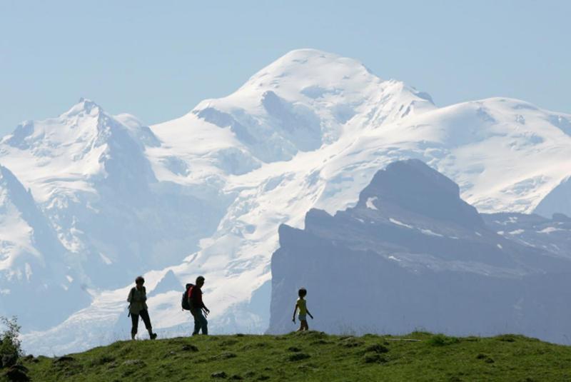 Logis Hotel Gai Soleil Samoens Bagian luar foto