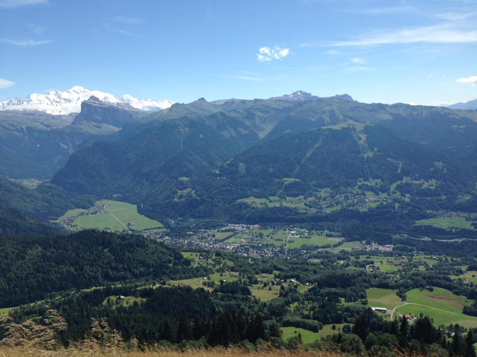Logis Hotel Gai Soleil Samoens Bagian luar foto