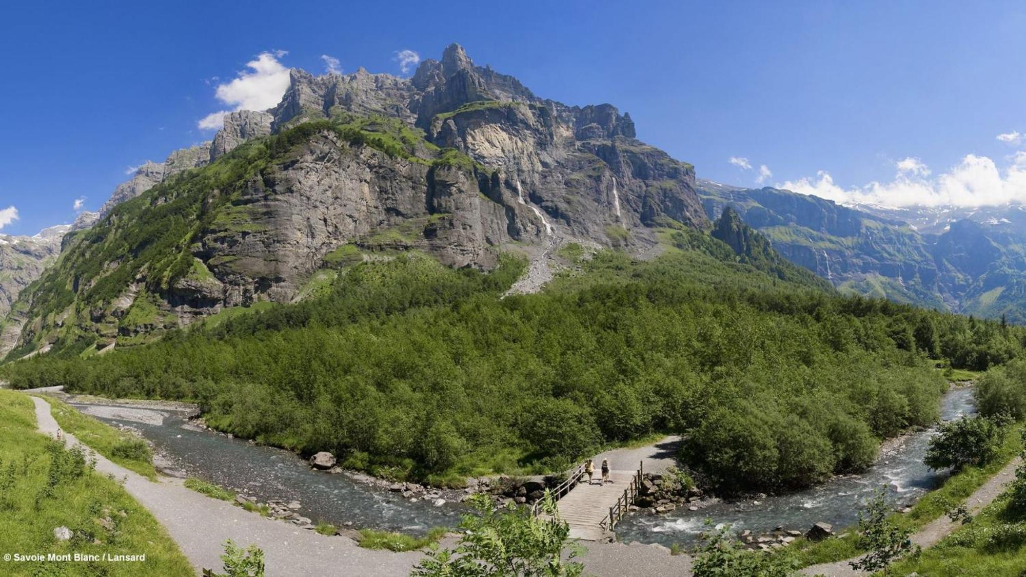 Logis Hotel Gai Soleil Samoens Bagian luar foto