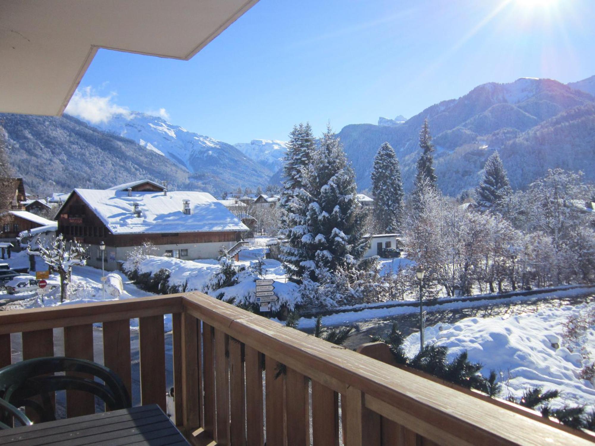 Logis Hotel Gai Soleil Samoens Bagian luar foto