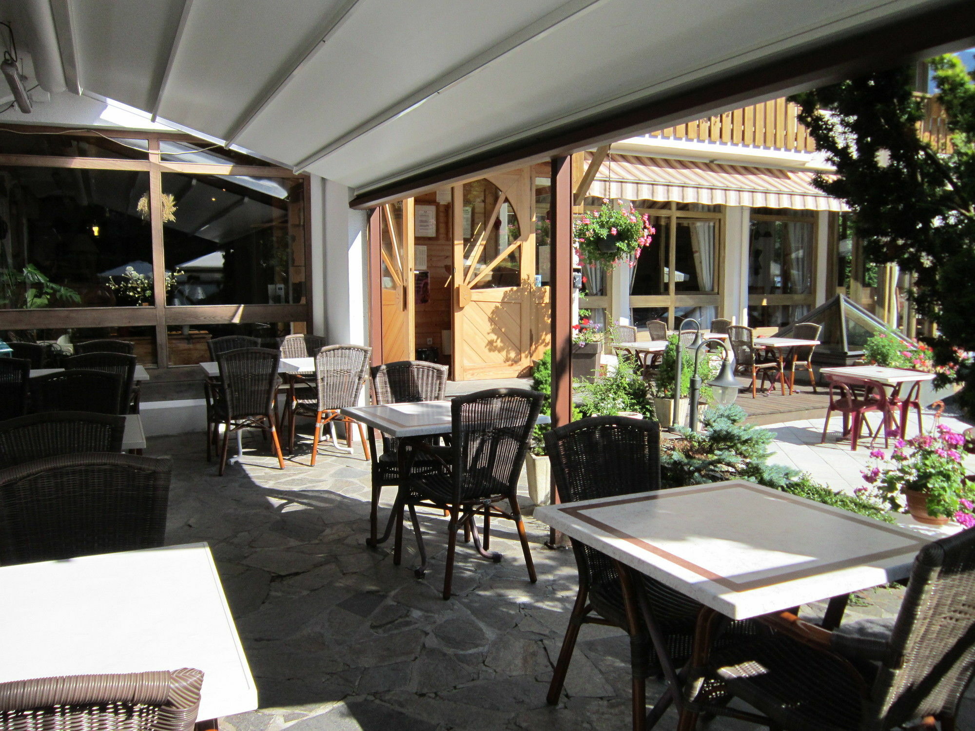 Logis Hotel Gai Soleil Samoens Bagian luar foto