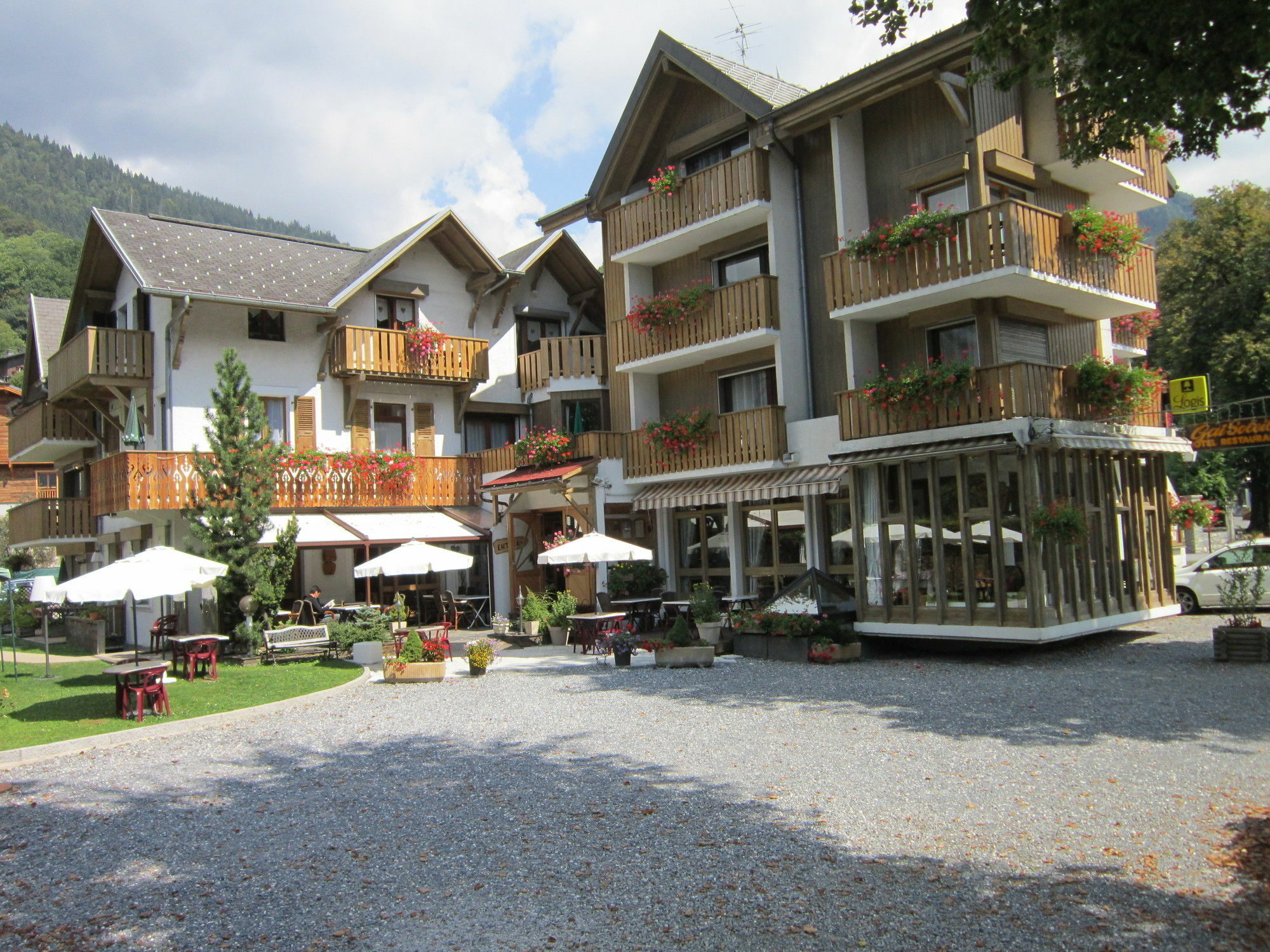 Logis Hotel Gai Soleil Samoens Bagian luar foto