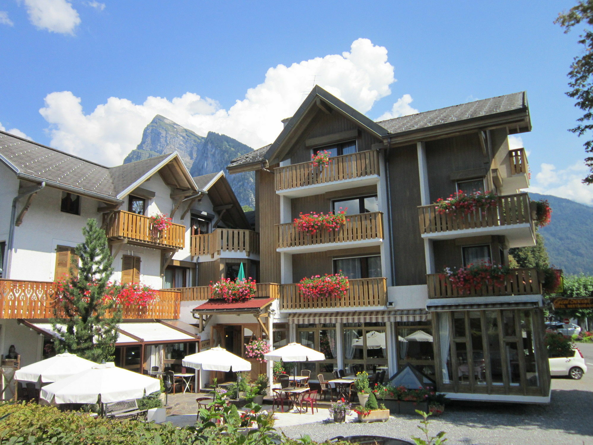 Logis Hotel Gai Soleil Samoens Bagian luar foto
