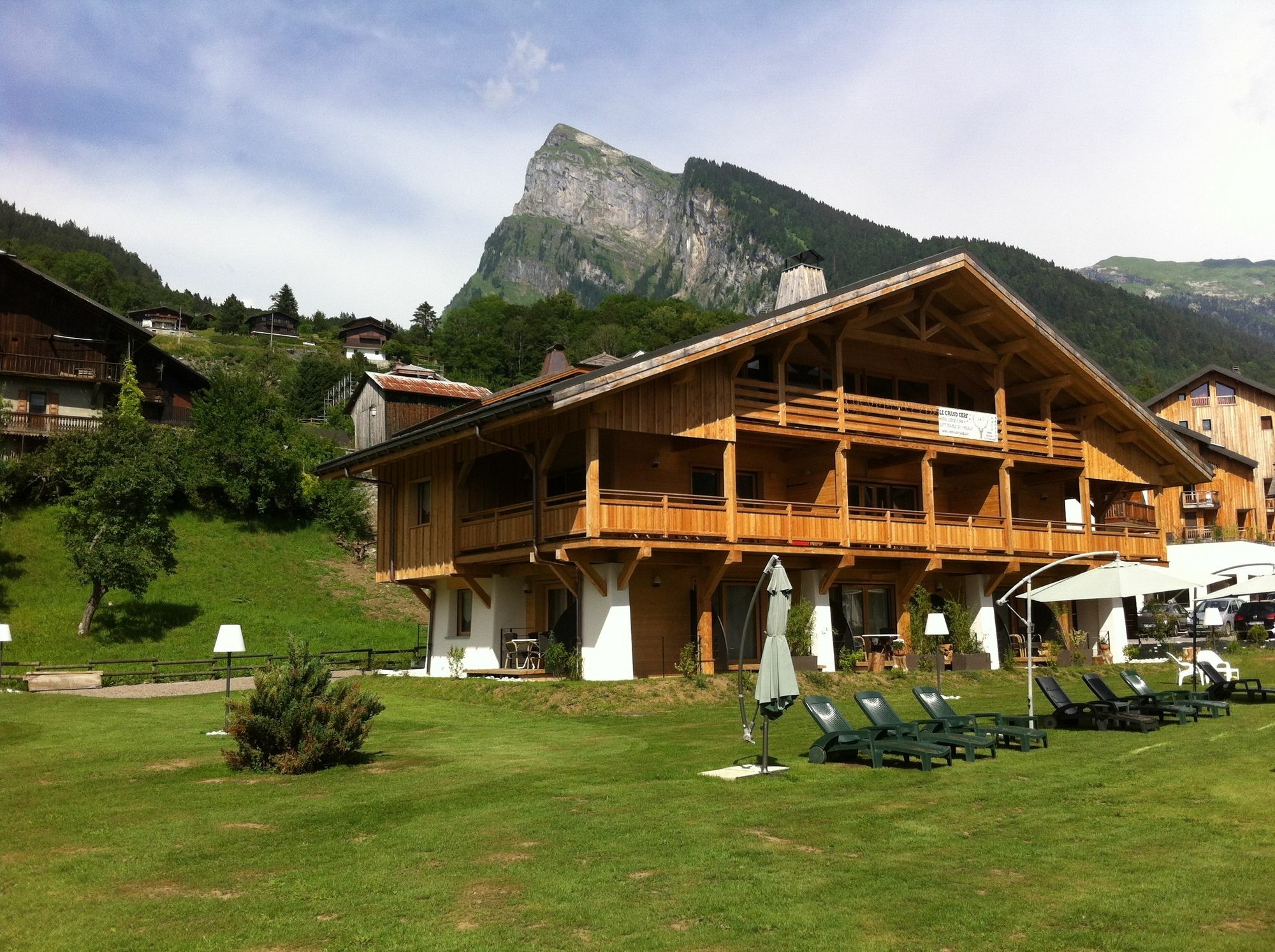 Logis Hotel Gai Soleil Samoens Bagian luar foto