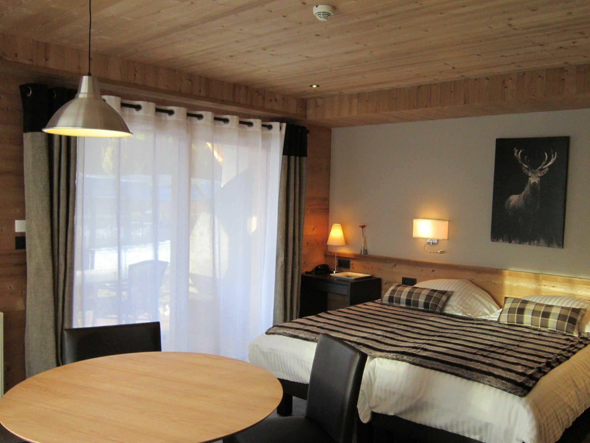 Logis Hotel Gai Soleil Samoens Bagian luar foto