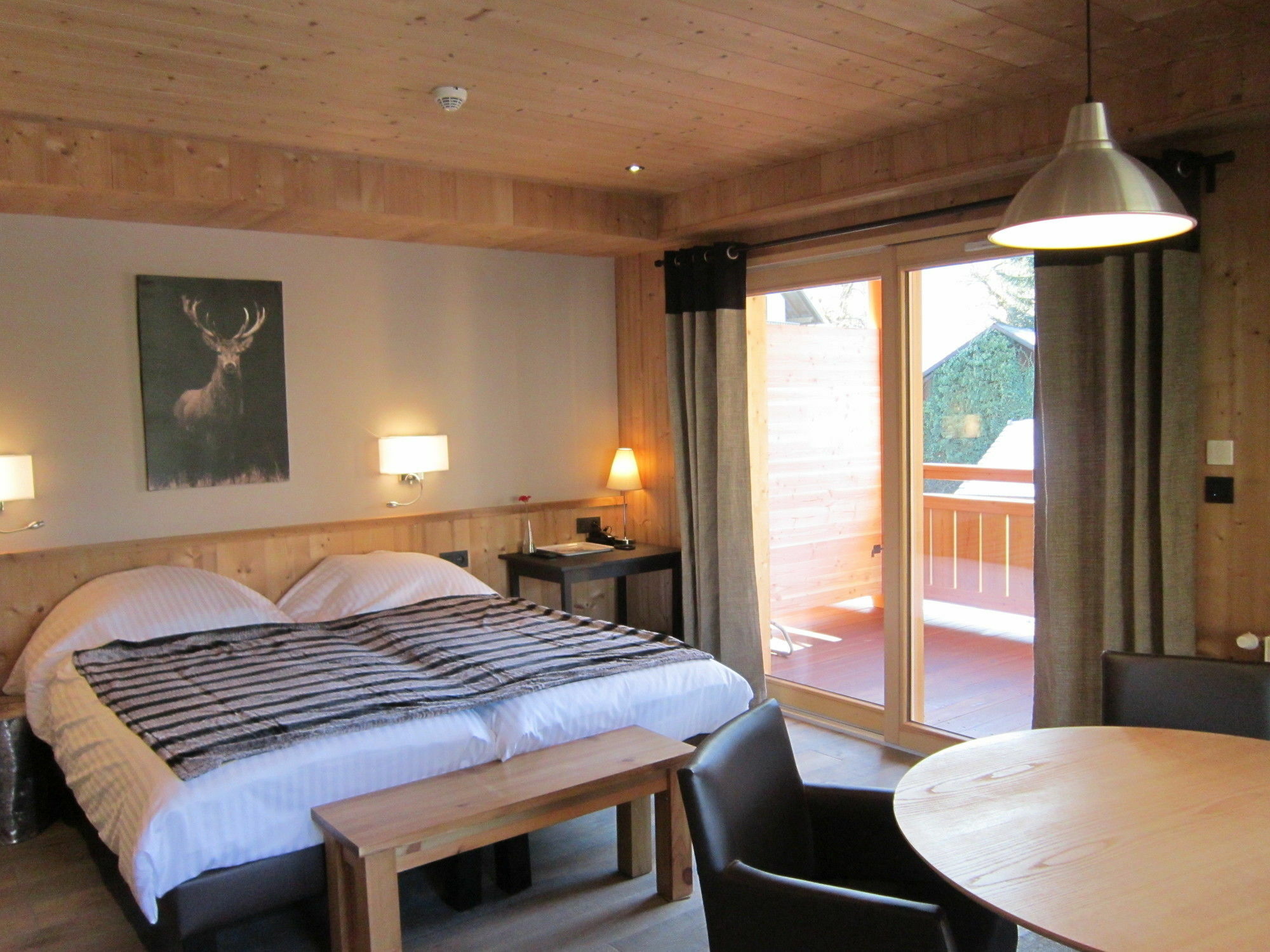 Logis Hotel Gai Soleil Samoens Bagian luar foto